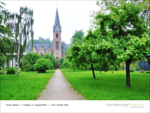 Grüne Kulisse: Der herrliche Kirchgarten in Fischbachtal-Niedernhausen Grüne Kulisse: Der herrliche Kirchgarten in Fischbachtal-Niedernhausen